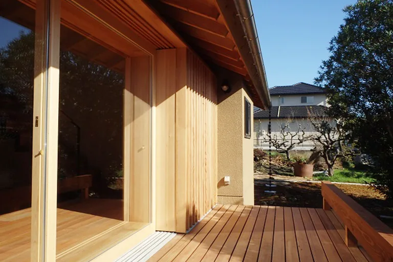 ダイナミックな大屋根の家