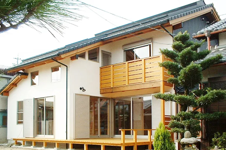 Natulife Homes施工事例｜アイランドキッチンのある明るく開放的な家