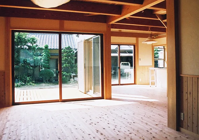 Natulife Homes施工事例｜アイランドキッチンのある明るく開放的な家