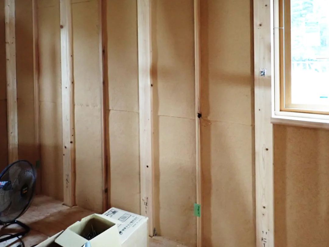 Natulife Homes｜施工日記｜新築工事・豊川市H様邸｜内屋根に断熱材「ソフテック」を施工しました