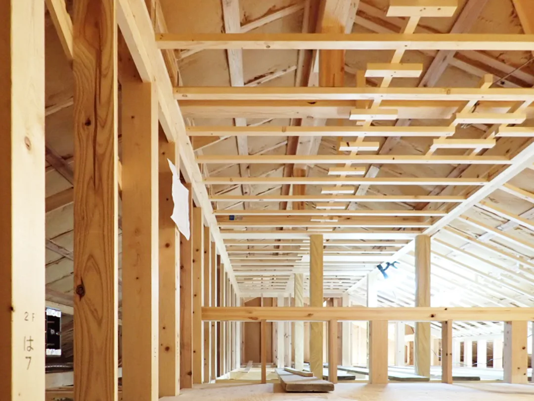 Natulife Homes｜施工日記｜新築工事・豊川市H様邸｜屋根に断熱材「ECO断フロア」を施工しました