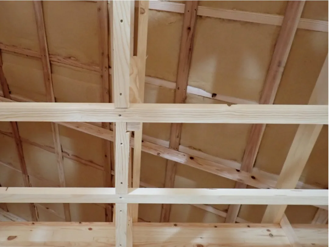 Natulife Homes｜施工日記｜新築工事・豊川市H様邸｜屋根に断熱材「ECO断フロア」を施工しました