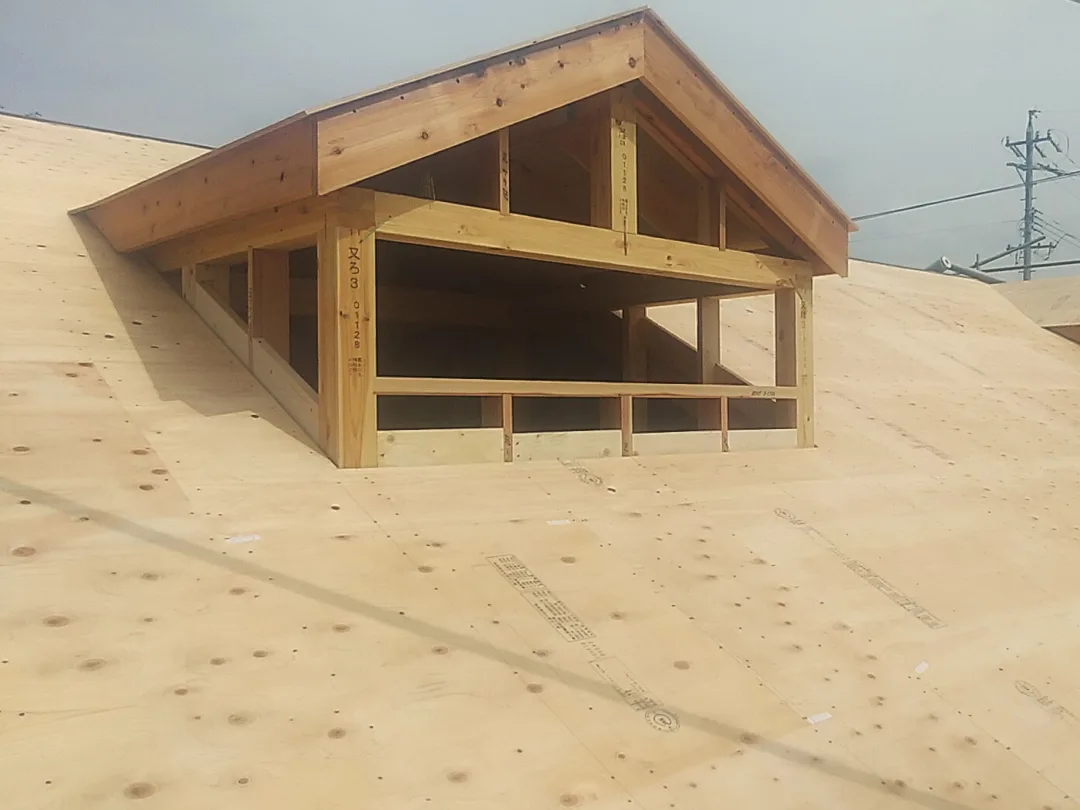 Natulife Homes｜施工日記｜新築工事・豊川市H様邸｜屋根工事の様子