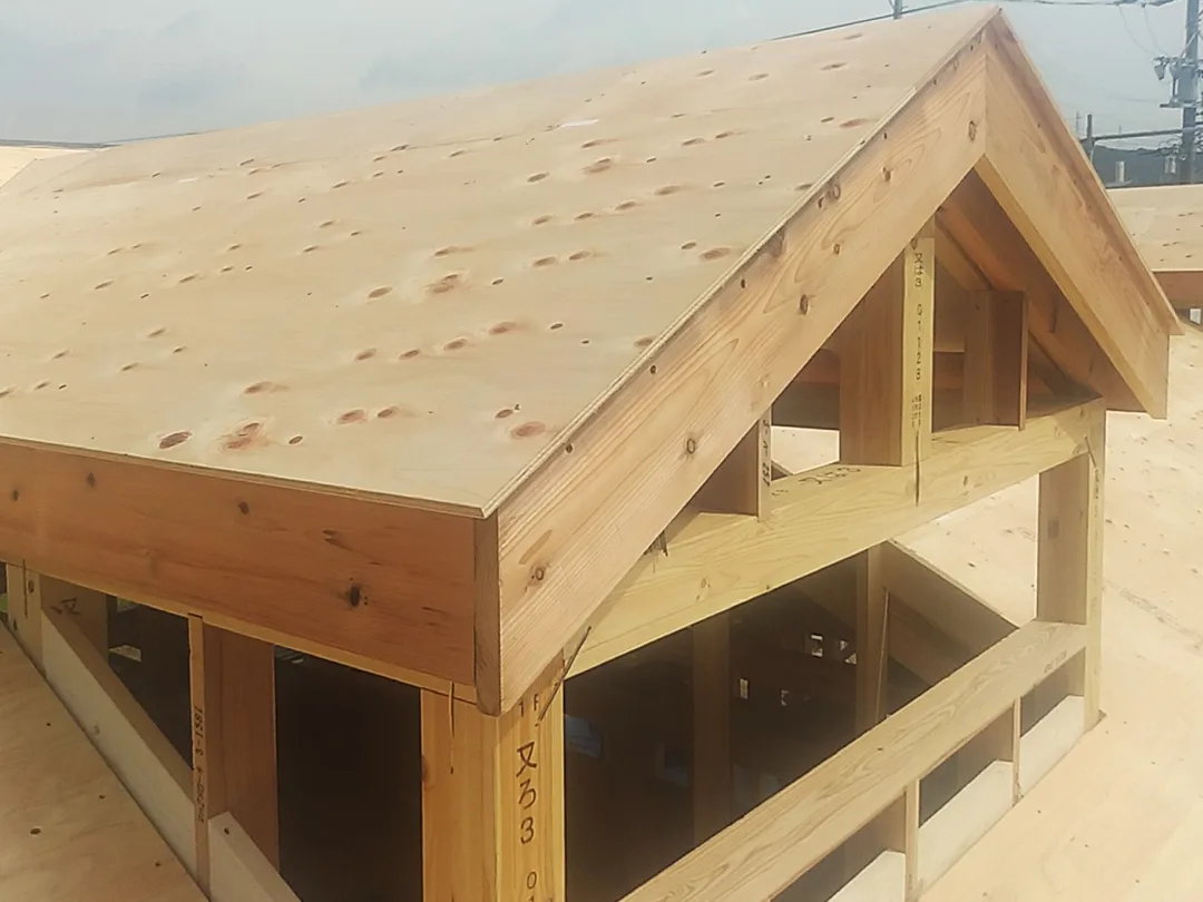 Natulife Homes｜施工日記｜新築工事・豊川市H様邸｜屋根工事の様子