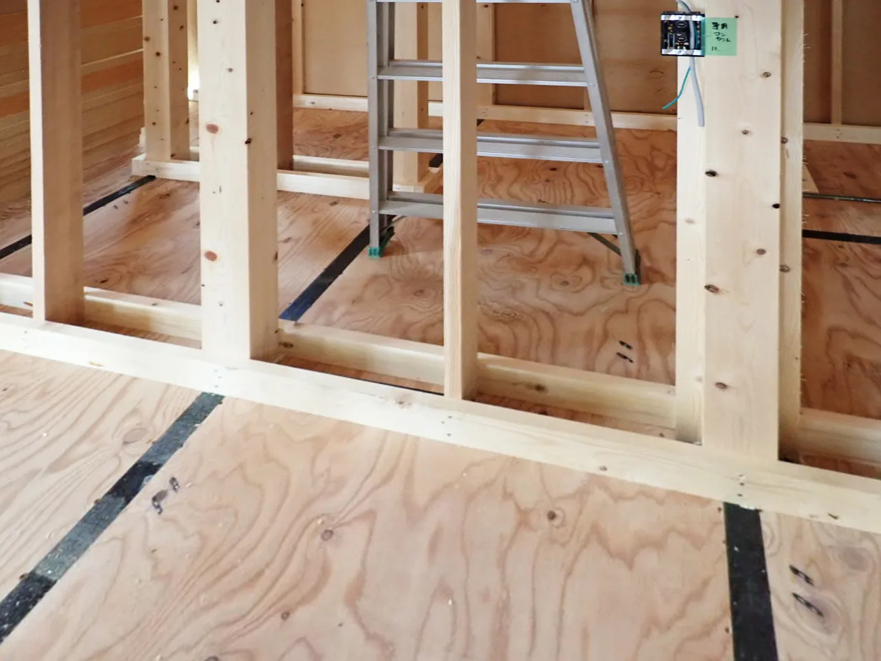 Natulife Homes｜施工日記｜新築工事・豊川市H様邸｜床に断熱材「ECO断フロア」を施工しました