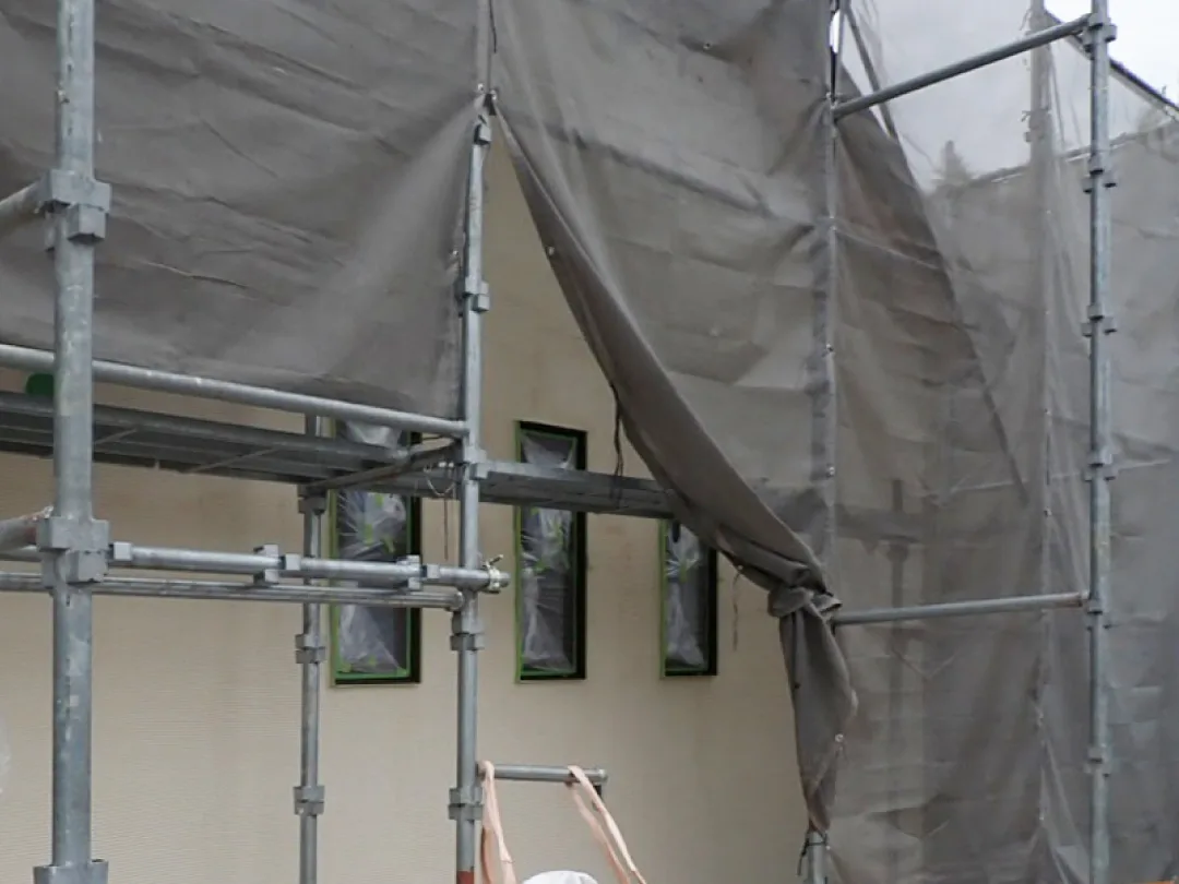 Natulife Homes｜施工日記｜新築工事・豊川市H様邸｜外壁の断熱材の上に外壁塗装を行いました