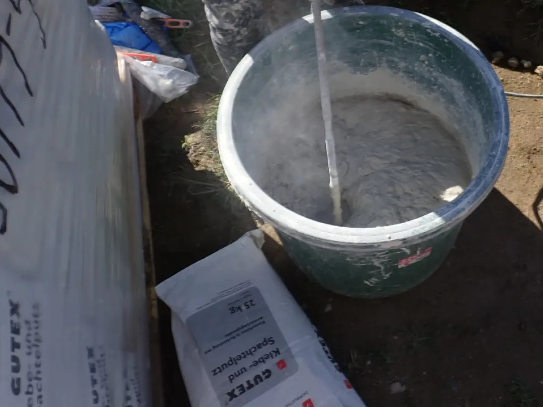 Natulife Homes｜施工日記｜新築工事・豊川市H様邸｜外壁の断熱材の上にモルタル塗装を行いました