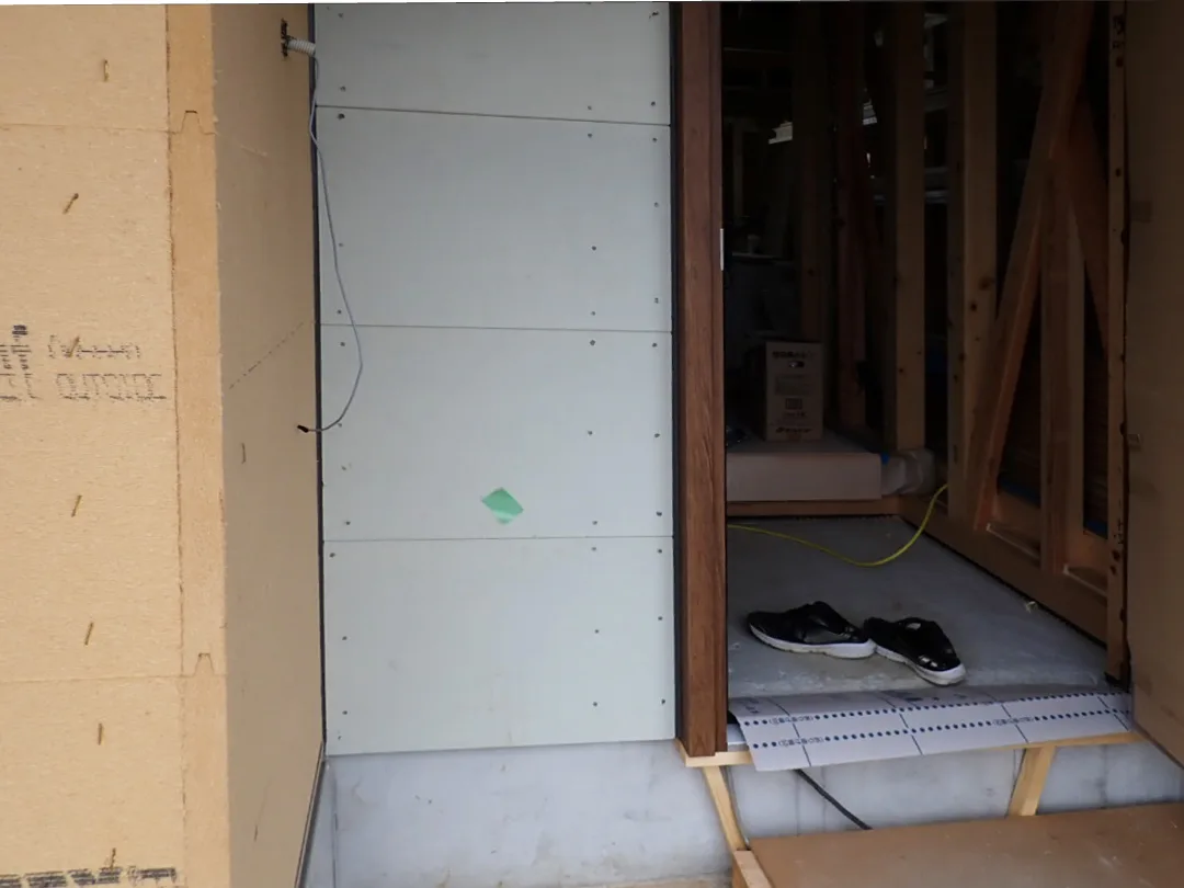 Natulife Homes｜施工日記｜新築工事・豊川市H様邸｜玄関まわり施工の様子