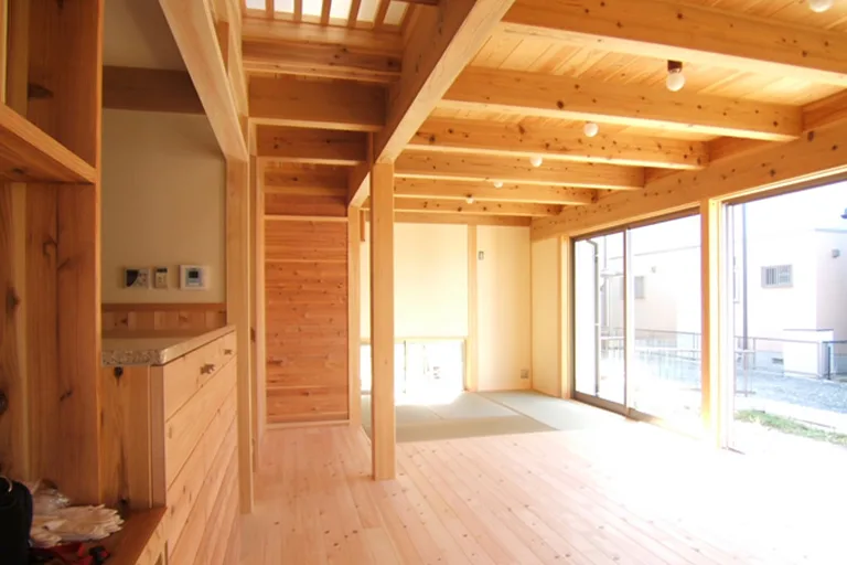 Natulife Homes施工事例｜広々リビング＆オリジナルキッチンの家