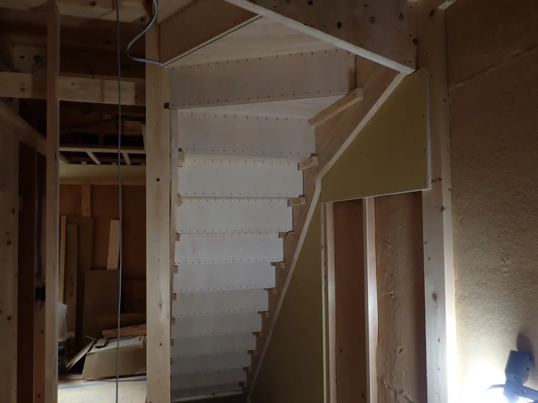 Natulife Homes｜施工日記｜新築工事・豊川市H様邸｜室内階段施工の様子