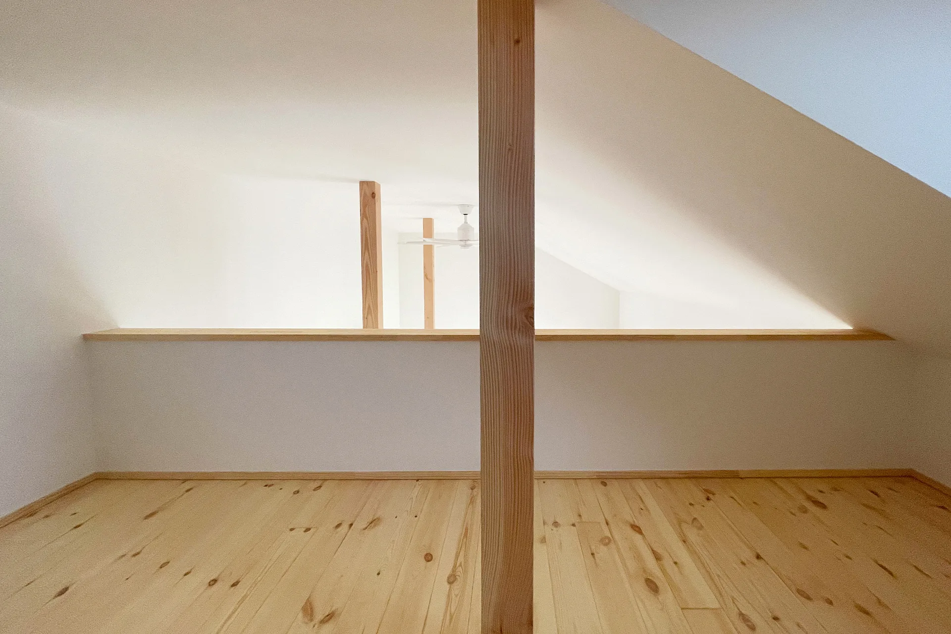 Natulife Homes｜施工事例｜H様邸｜白壁と木のぬくもり 陽だまりをまとう南仏スタイルの家