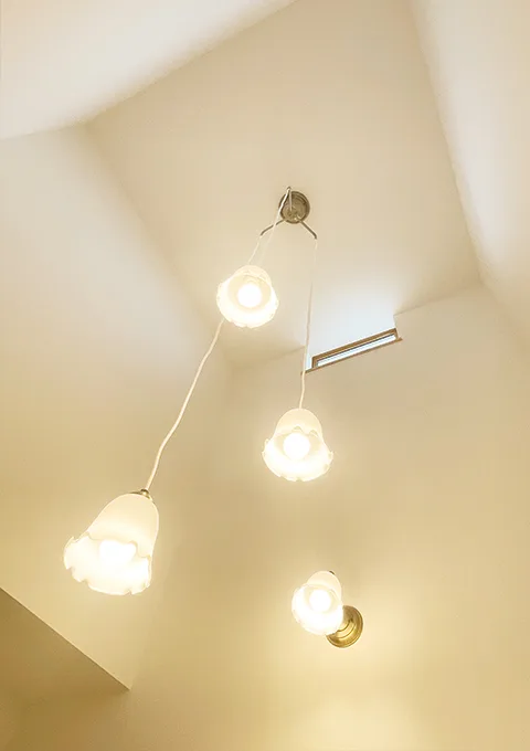 Natulife Homes｜施工事例｜H様邸｜白壁と木のぬくもり 陽だまりをまとう南仏スタイルの家