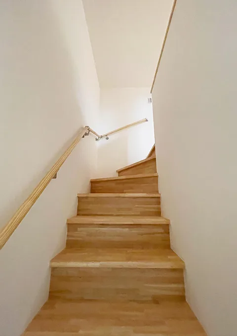 Natulife Homes｜施工事例｜H様邸｜白壁と木のぬくもり 陽だまりをまとう南仏スタイルの家