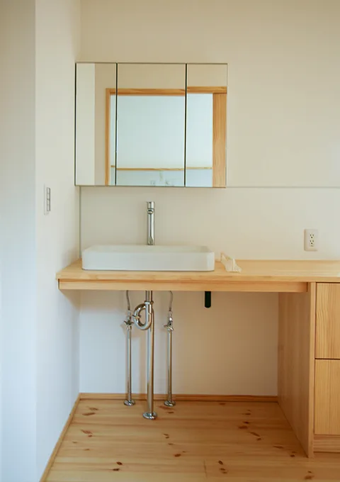 Natulife Homes｜施工事例｜H様邸｜白壁と木のぬくもり 陽だまりをまとう南仏スタイルの家