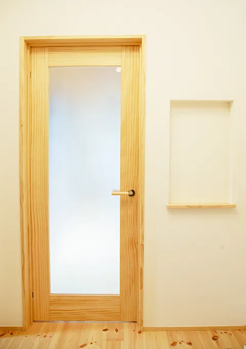 Natulife Homes｜施工事例｜H様邸｜白壁と木のぬくもり 陽だまりをまとう南仏スタイルの家