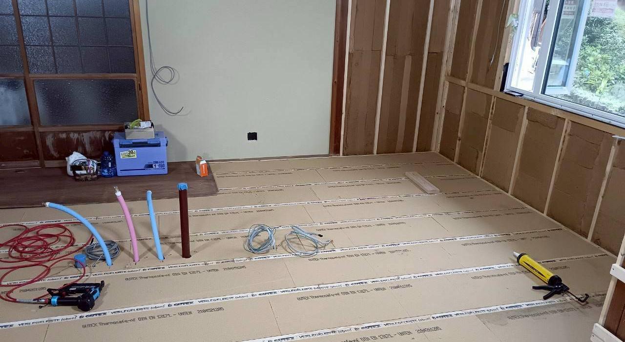 【家づくりコラム｜住宅性能・断熱】屋根が62℃になっても、室内は30℃台。ボタニカルハウスの現場で測った、エコボードの本当の実力